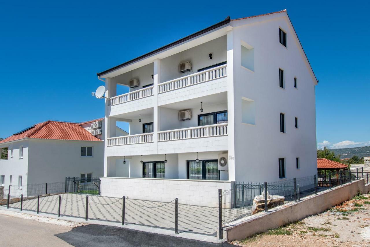 Luxury Apartments Alkar With Swimming Pool Razanj Exterior photo