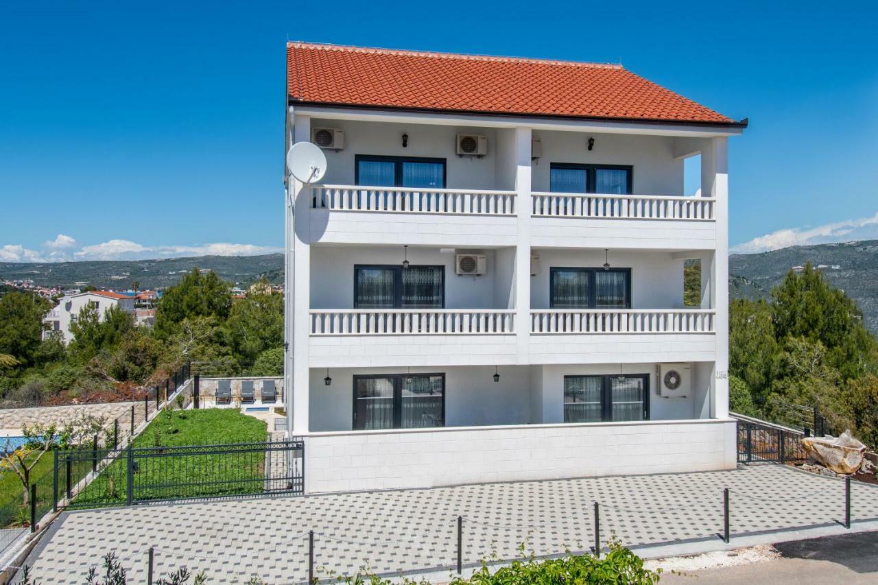 Luxury Apartments Alkar With Swimming Pool Razanj Exterior photo
